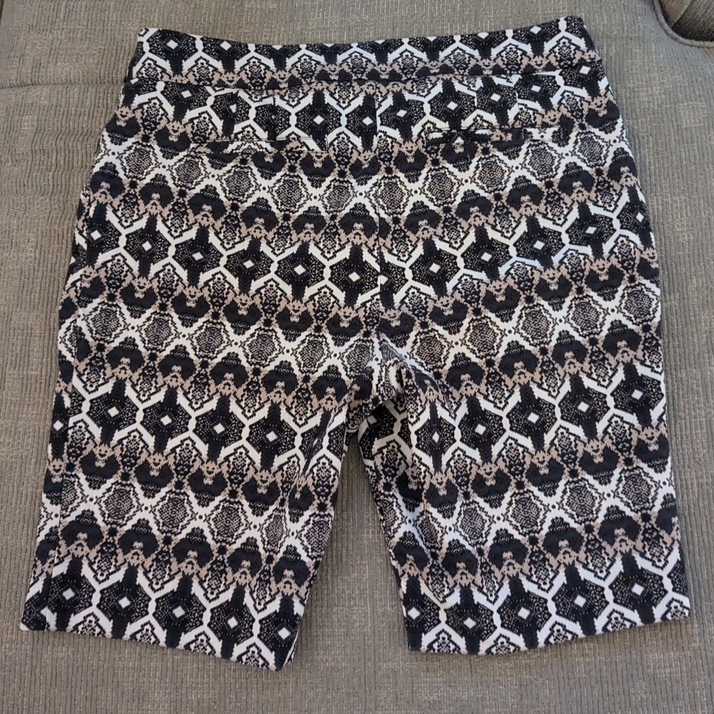 Attyre New York Bermuda Golf Shorts - Picture 2 of 9